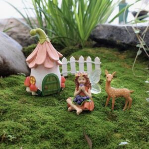 Alternative view of Fairy Eating Berries